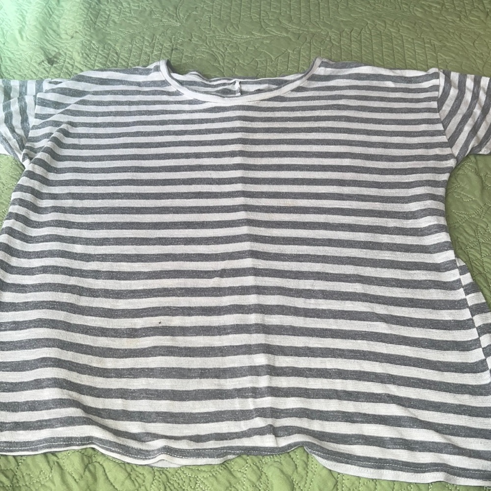 Xhilaration grey & white shirt